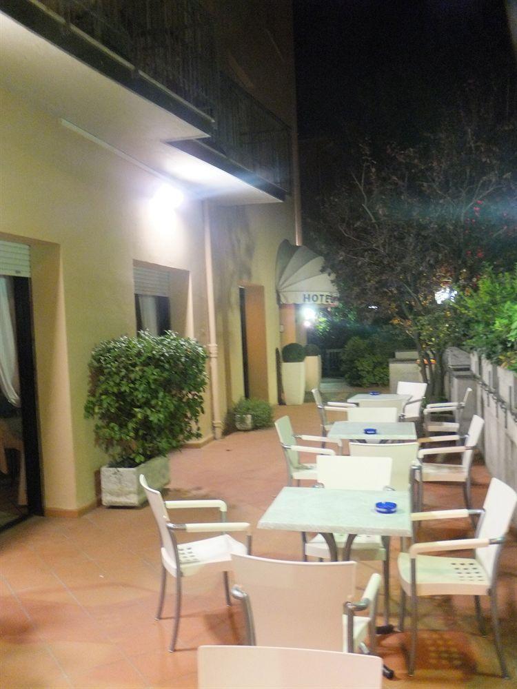 Hotel Dafne Punta Marina Exterior photo